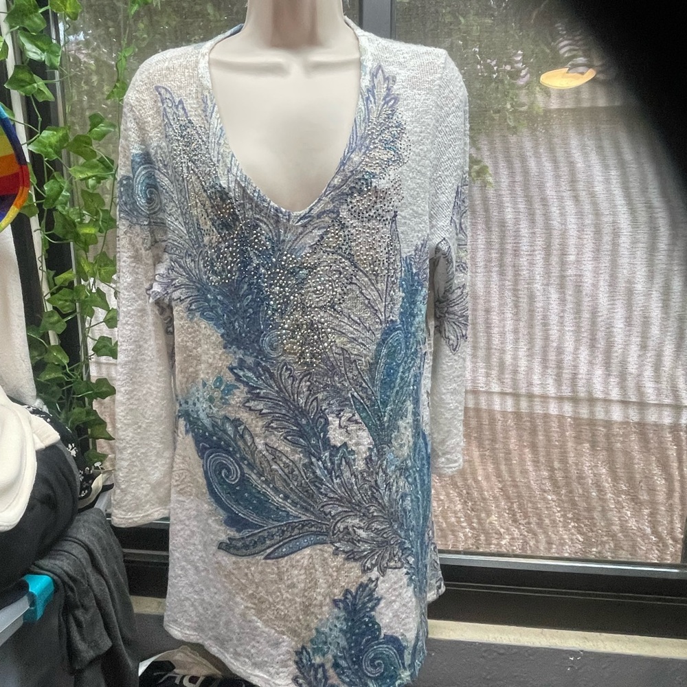 Ladies beautiful peacock blouse - Picture 3 of 8